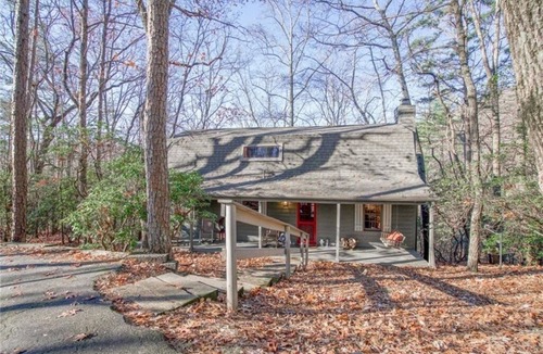 Big Canoe House | Rustic, Private, Cozy Cabin Getaway in Mountains of Big Canoe