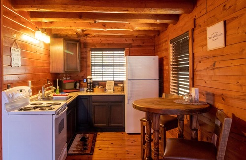 Harrison Cabin | Rustic Splendor in the Ozarks
