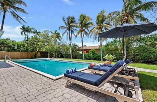 Little Havana House | Rustic Villa across from a beautiful park on the river