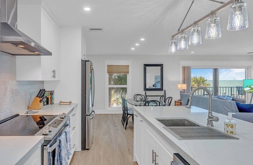 Marathon Condo | Rx: Paradise updated 2bed/2.5bath townhouse style condo with open water views, shared pool & dockage