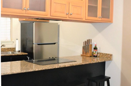 Metairie Condo | SAFE & CENTRALLY LOCATED 3Bed/1.5Ba 9 mins to Hospitals/French Quarter/Superdome