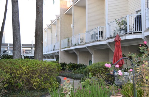 Metairie Condo | SAFE & CENTRALLY LOCATED 3Bed/1.5Ba 9 mins to Hospitals/French Quarter/Superdome