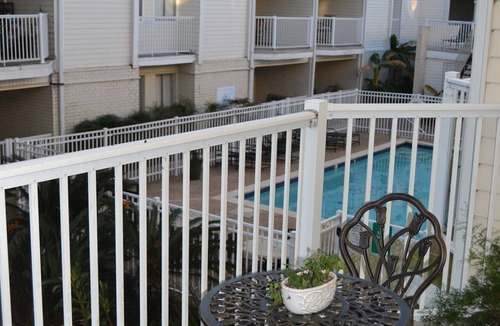 Metairie Condo | SAFE & CENTRALLY LOCATED 3Bed/1.5Ba 9 mins to Hospitals/French Quarter/Superdome