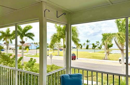 Historic District House | “Sailboats & Sunsets” Unforgettable Harbor Views - Heart of Historic Downtown