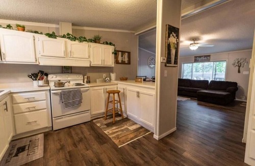 Marion House | Sailor’s Hideaway