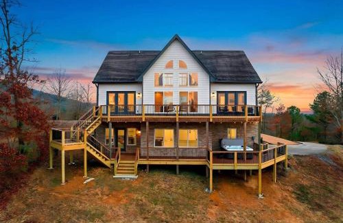 Calhoun House | SALE! Peaceful Mountain View Home | Hot Tub | EV Charger