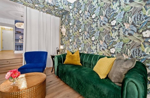 Palm Beach Condo | SalelLuxuriousDesignerStudioSuiteBeachDine/Jungle