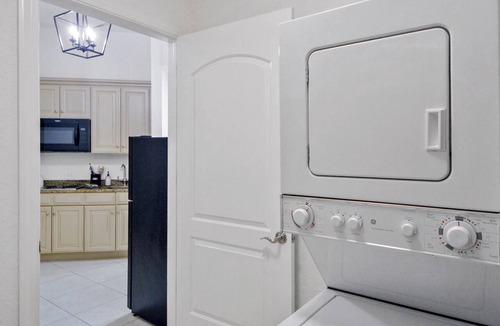 Demere Park Condo | Salt Therapy! Large Studio Unit w/extra bedroom