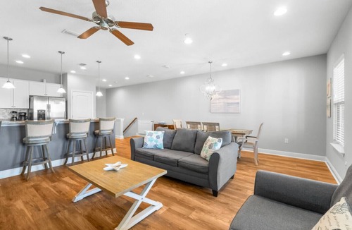 Crystal Beach Villa | Sandy Feet Retreat|Heart of Destin|Community Pool