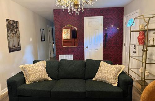 Savannah House | Savannah Home|Pool|Hot Tub|Sleeps8|pet+