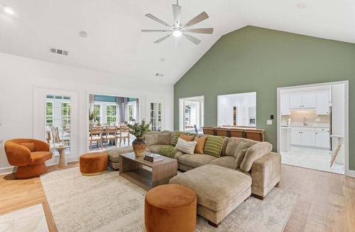 Savannah House | Savannah Luxury: Pool, Golf Simulator, Mini Golf, Karaoke and Game Room