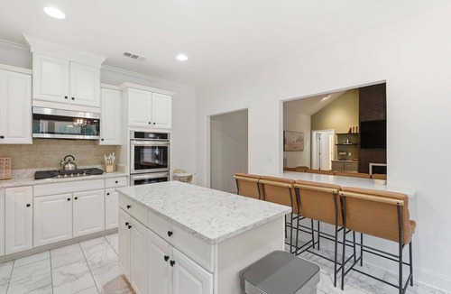 Savannah House | Savannah Luxury: Pool, Golf Simulator, Mini Golf, Karaoke and Game Room