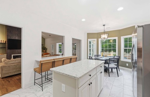 Savannah House | Savannah Luxury: Pool, Golf Simulator, Mini Golf, Karaoke and Game Room