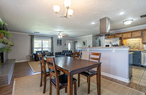 Acworth House | Save Midweek! 3BR Near Lake Acworth & Downtown