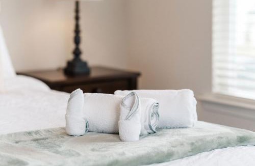 Pooler House | Savvy Retreat Pooler King Bed Gym Pool