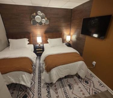 Clarkdale House | Scarlet Gray Private Suite Near The Battery