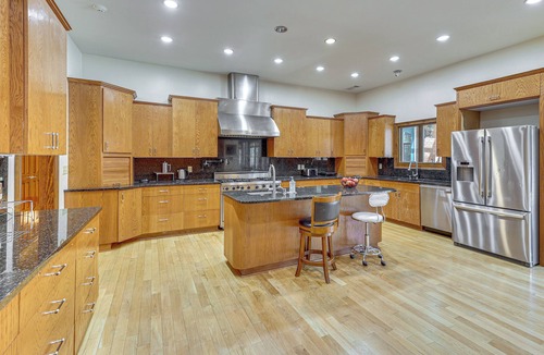 Mountville Apartment | Scenic LaGrange Retreat! 3,600 Sq Ft, Pool Access