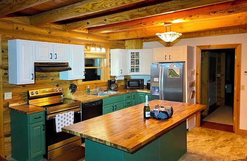 Graysville Cabin | Scenic Log Cabin on 12 Acres: hot tub, jacuzzi, and fireplace, NEWLY RENOVATED