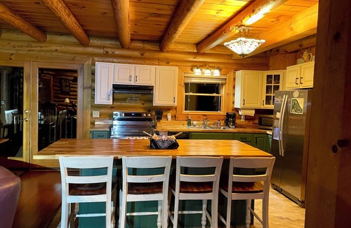 Graysville Cabin | Scenic Log Cabin on 12 Acres: hot tub, jacuzzi, and fireplace, NEWLY RENOVATED
