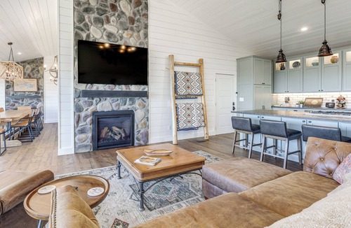 Fairfield Bay Cottage | 'scenic Overlook' - Luxe Greers Ferry Hideaway!