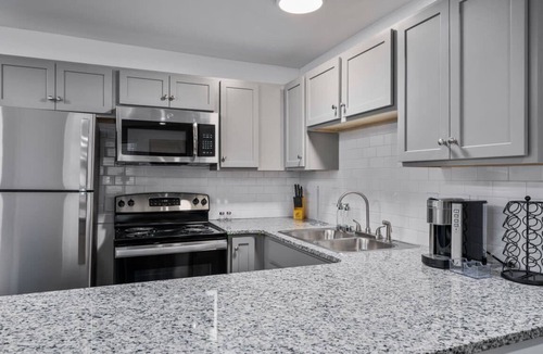Forest Park Apartment | Scenic Retreat| Modern Comfort in Heart of Bham