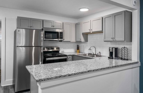 Forest Park Apartment | Scenic Retreat| Modern Comfort in Heart of Bham