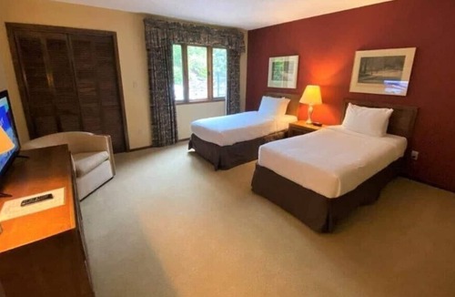 Sapphire Resort | Scenic Views! 2 Great Units, Free Parking, Minutes to Gorges State Park