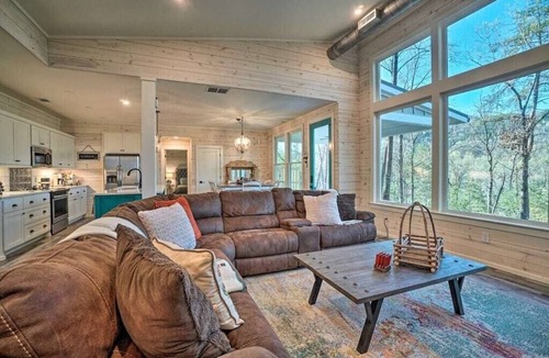 Clayton House | Scenic Winter Mountain Retreat Pet Friendly Firepit Wifi - Stargazer Hideaway