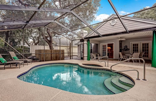 American Beach House | Screened In Private Pool | Summer Beach Home | Short Walk to the Beach