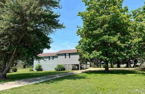Counce House | Screened Patio on Pickwick River- Boat & RV Parking, Fishing Pier- Dogs allowed