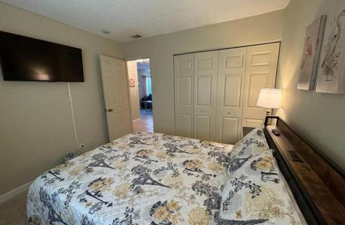Florida North Atlantic Coast Apartment | Sea Breeze-2 BR Apartment- Centrally Located
