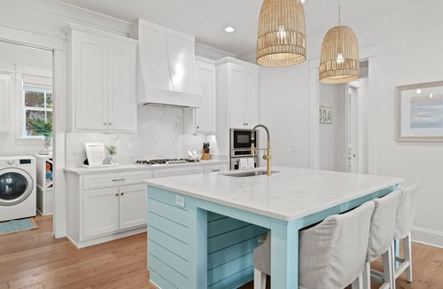 Lakeside at Blue Mountain Beach House | Sea Pointe Cottage by AvantStay | Pet-Friendly + Pool | Blue Mountain