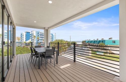 Horton Shores House | Sea View Play