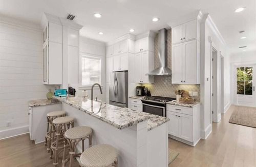 Greenway Park House | Seaplane Cottage, Dog Friendly! 4 Bikes