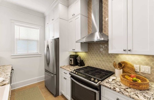 Greenway Park House | Seaplane Cottage, Dog Friendly! 4 Bikes