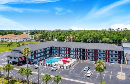Kissimmee Hotel | Seasons Florida Resort