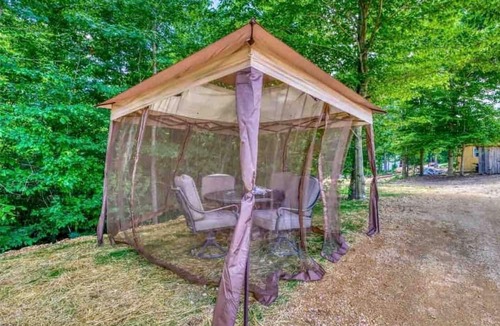 Rogersville RV Rental | Secluded Bell Tent with Outdoor Shower and Deck in Alabama