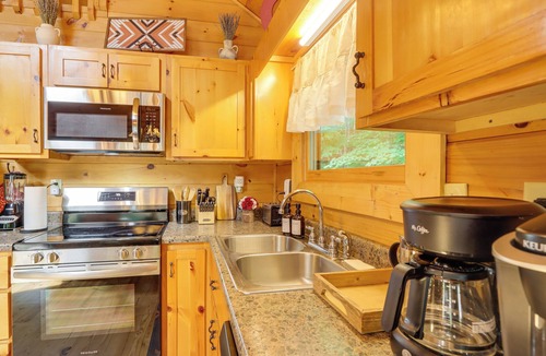 Epworth Cabin | Secluded Cabin: Hot Tub & 10 Mi to Blue Ridge