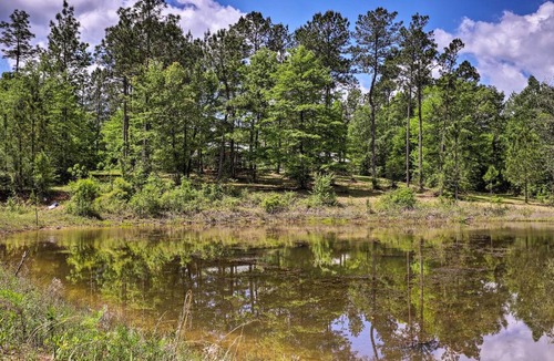 Neely House | Secluded Cabin w/Pond ~ 37 Mi to Gulf Coast!