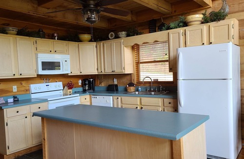 Smoky Mountains Cabin | Secluded Cozy Cabin with Mountain Views, near Pigeon Forge, Gatlinburg, Hot Tub