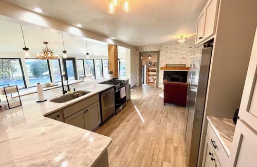Park Hill House | Secluded Lakefront Cabin on Tenkiller Lake!