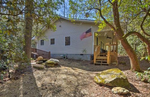 Lakemont House | Secluded 'Lavinder Laurel Leaf Cottage' Near Creek
