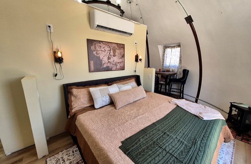 Milledgeville Cabin | Secluded Woodland Geodome with Panoramic Views & Private Trails in Milledgeville, Georgia