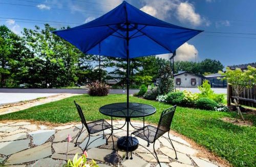 Knoxville House | Sequoyah 2BR Cottage 11 min to Neyland