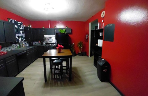 Ferndale House | Serene 2-bedroom house with luxury En-Suite in charming Little Rock