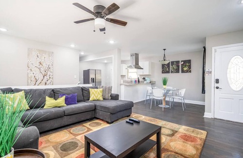 Southwestern House | Serene 3-bedroom house with AC in vibrant Atlanta