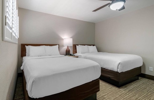 Jekyll Island Hotel | Serene Beach Escape | Free Parking | Free Breakfast | Onsite Pool | Pets Allowed