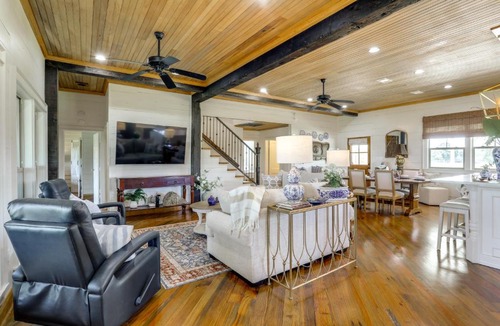 Ventress House | Serene Lake-View Oasis & River Retreat