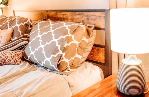 Villa Heights House | Serene Professional Oasis Zippy WiFi Pets okay!