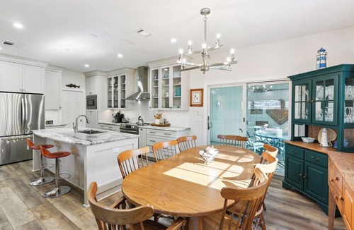 East Beach House | Serene Retreat on East Beach sleeps 6 guests